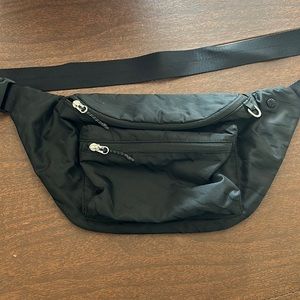 Athleta Via Waistbag EUC Fanny pack